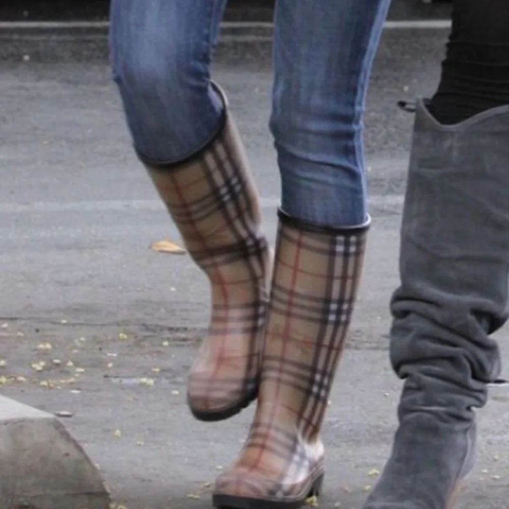 Burberry Haymarket Check Pattern Rubber Rain Boots! - Picture 9 of 12